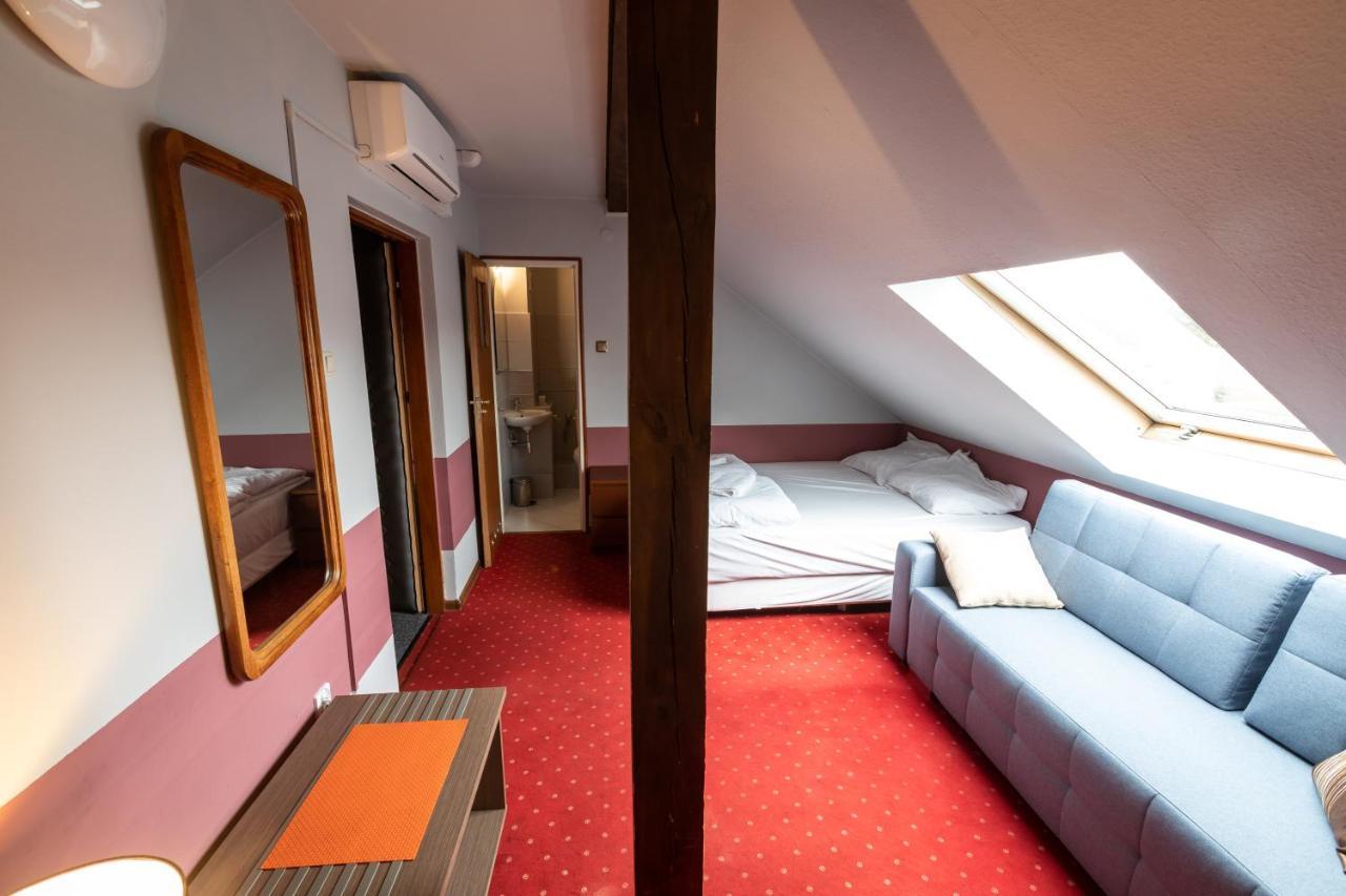 Hotel Podkowa Wroclaw Dış mekan fotoğraf